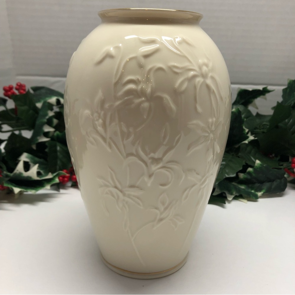 Lenox Ivory Porcelain 7.25”H Vase With Embossed Iris Flowers Good Trim EUC USA - Picture 1 of 9